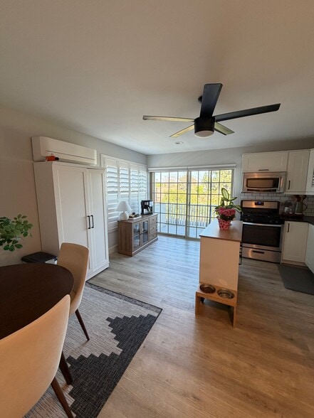 kitchen/dining area - 2252 Cornell Dr