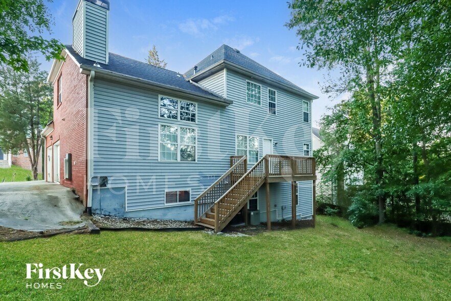 Building Photo - 1310 Invermere Dr SE