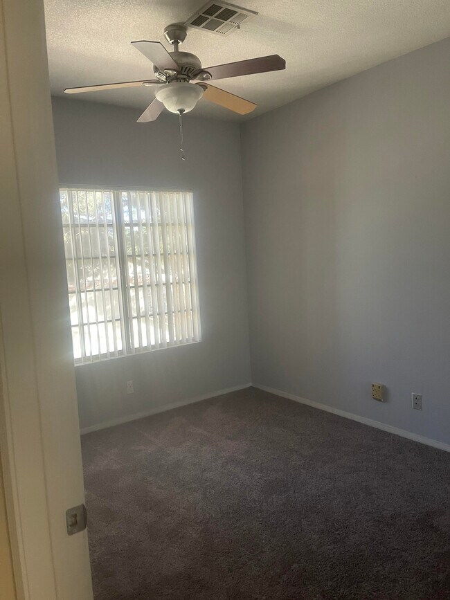 Building Photo - 1900 N Torrey Pines Dr