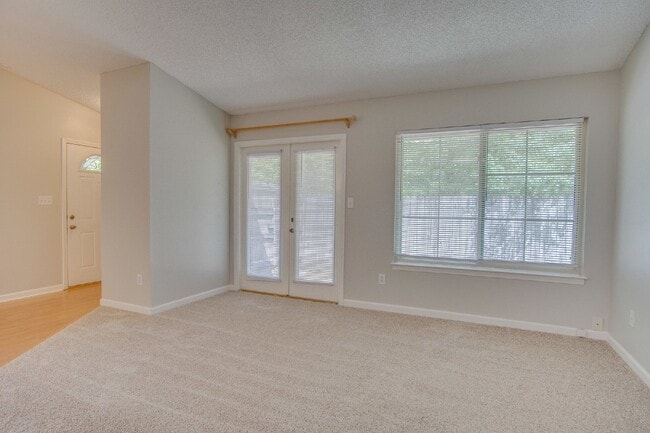 Building Photo - 3BR/2BA Home in North Pensacola Near UWF &...