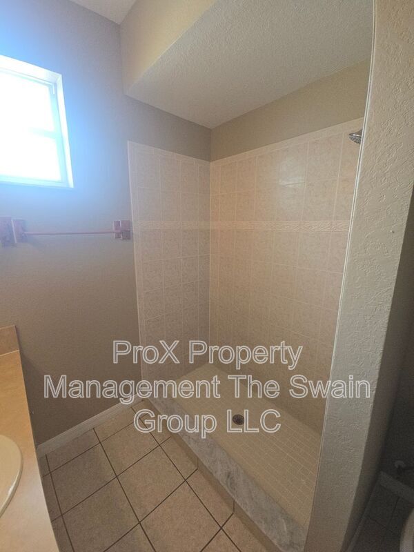 Building Photo - 1428 Bluff Loop