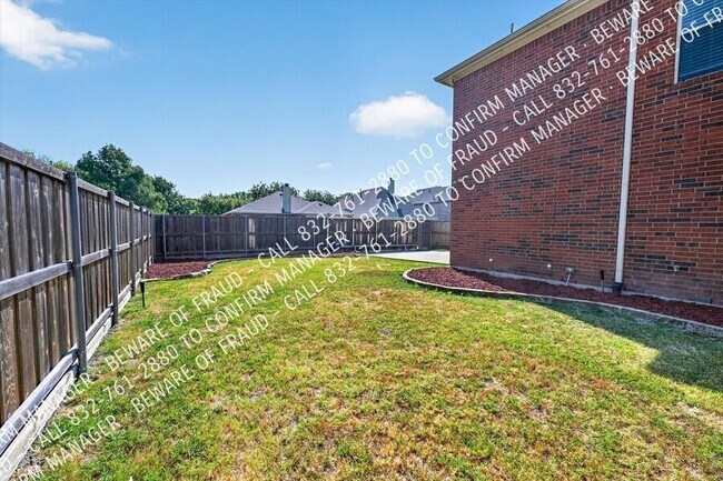 Building Photo - 12330 Red Hawk Dr