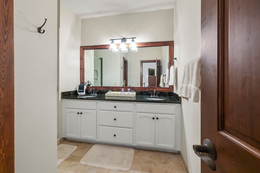 Building Photo - 473 Cuscowilla Dr