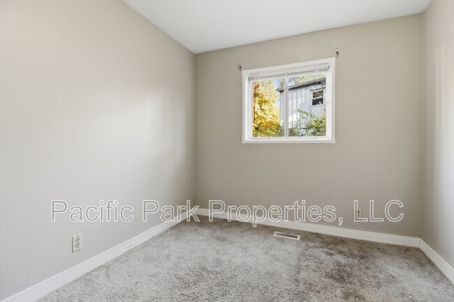 Building Photo - 3939 Esquire Pl