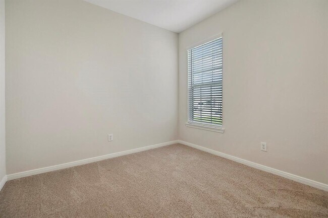 Building Photo - 16422 Blossom Grv Dr