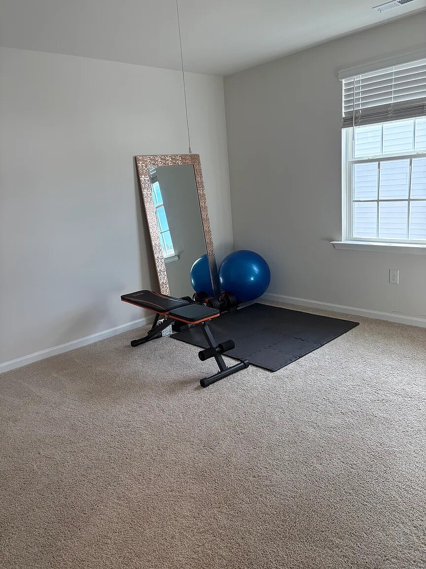 Building Photo - Room in House on Moore Crk Dr