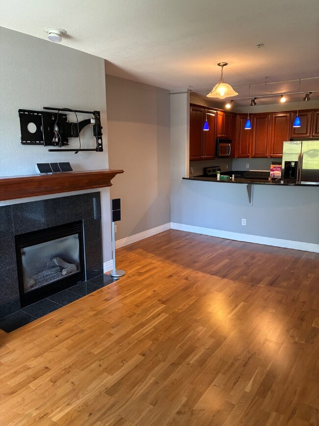 Building Photo - Beautiful Updated 2-Bedroom, 2 Full Bathroom Mid-Rise Condo Available ASAP!