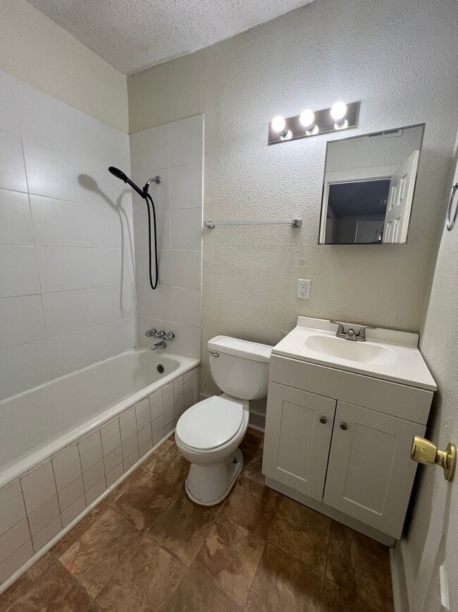 Building Photo - 1 Bed in Paseo District. $100 Move In  Dis...