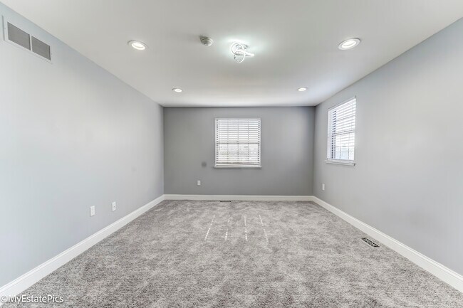 Building Photo - 43449 Arbor Way W