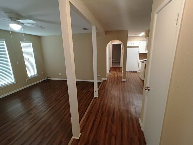 Building Photo - 622 Billie Ruth Ln