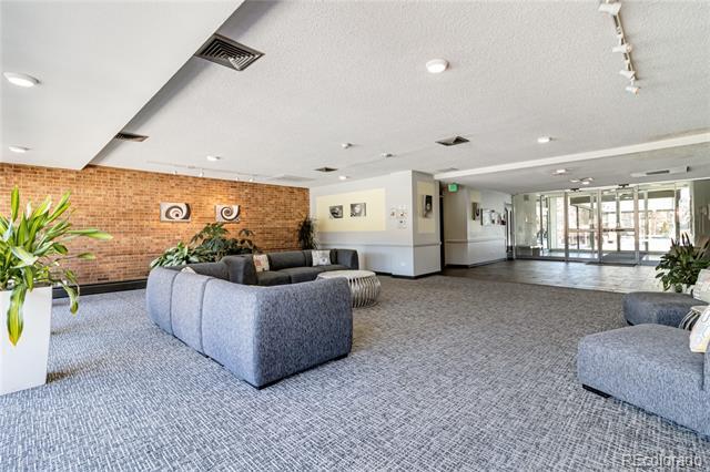 Building Photo - 955 Eudora St