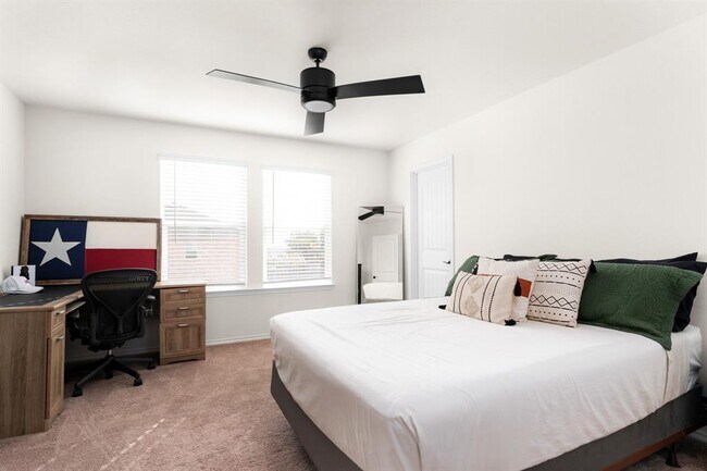 Building Photo - 7810 Song Sparrow Dr.