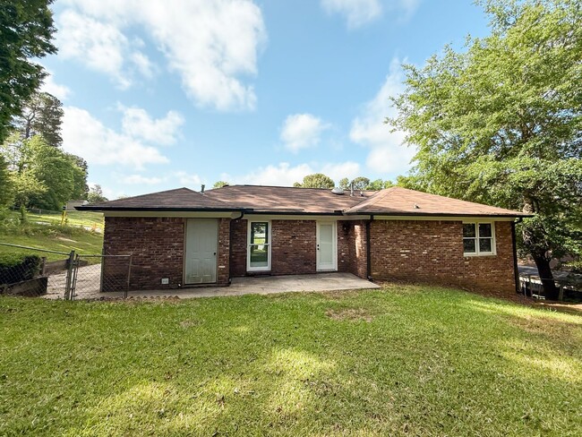 Building Photo - 5001 Sequoia Dr