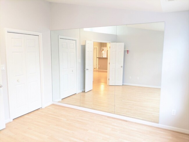 Building Photo - 3rd floor condo in the beautiful Whittier ...