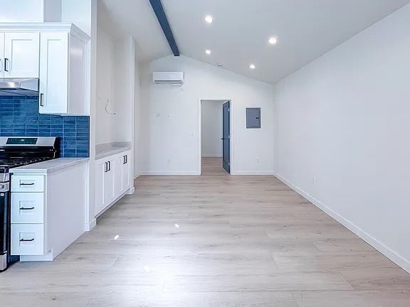 Building Photo - This newly remodeled 1-bedroom, 1-bathroom...