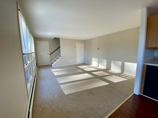 Building Photo - 12 Cedar St