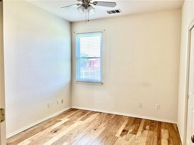 Building Photo - 309 Lone Star Blvd