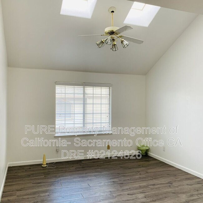 Building Photo - 5004 Hidden Meadow Way