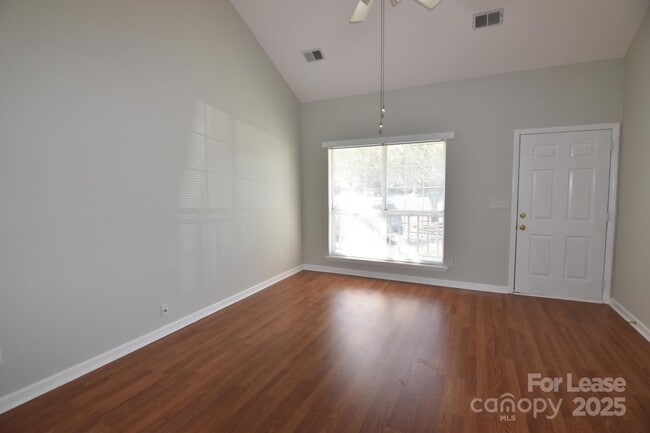 Building Photo - 8220 Golf Ridge Dr