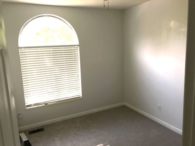 Building Photo - 5 Bed/4 Bath House For Rent in SLC!!!