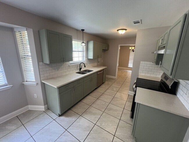 Building Photo - Newly renovated home in Beau Village Subdivision in Denham Springs near I-12