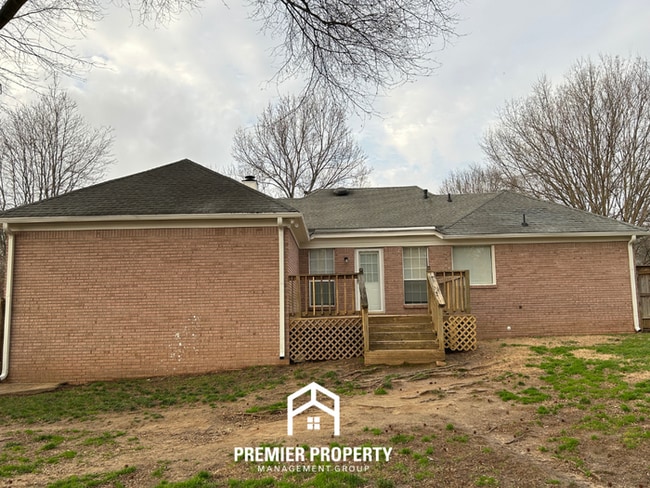 Building Photo - Spacious 3BR/2.5BA Olive Branch Home w/ Vaulted Ceilings, Fireplace, Formal Dining & Fenced Yard