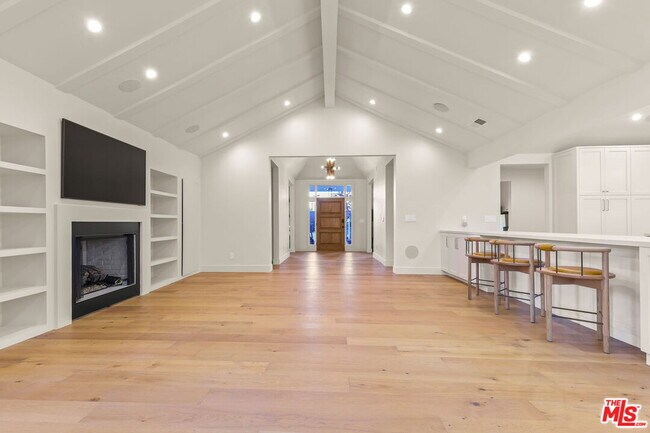 Building Photo - 17620 Camino De Yatasto