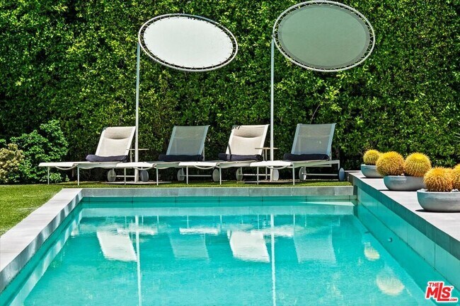 Building Photo - 1175 Los Robles Dr