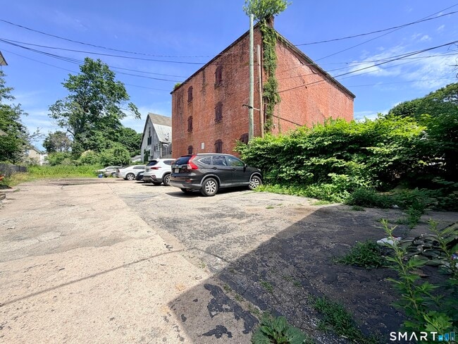 Building Photo - 36 Truman St