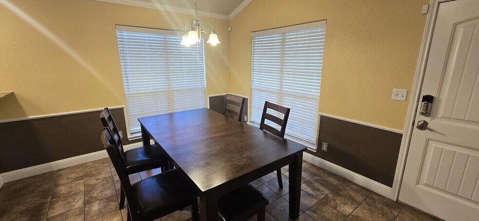 Building Photo - 3020 San Pedro Dr