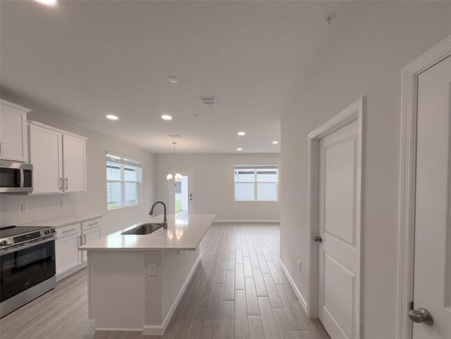 Building Photo - 640 Pothos St