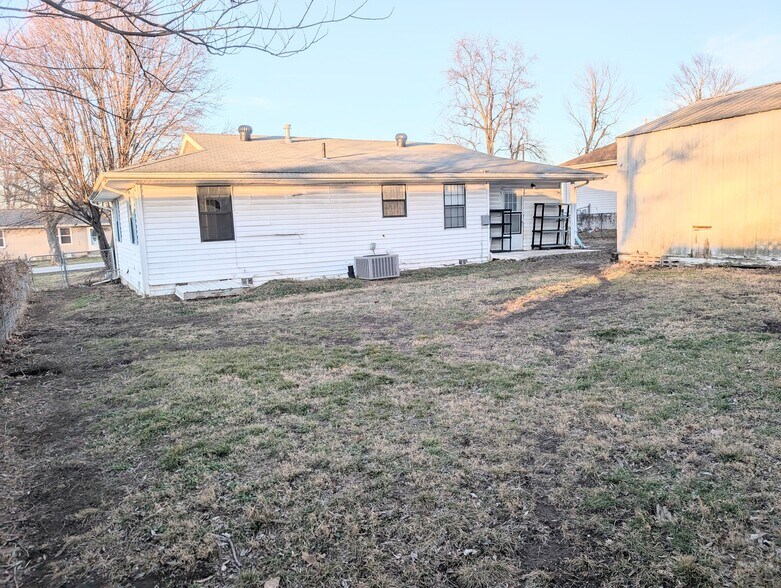 Building Photo - 200 E Jean St