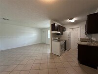 Building Photo - 2900 NE 17th Ave