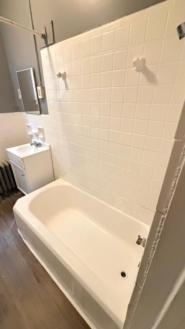 Building Photo - 109 Windsor St