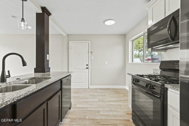 Building Photo - 7917 San Paulo Dr