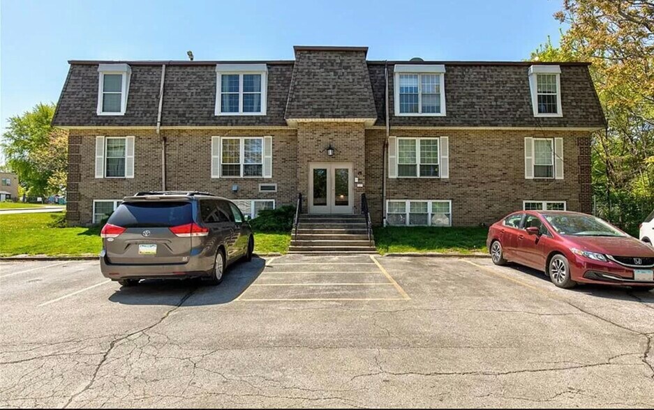 Building Photo - 1120 E 6th St