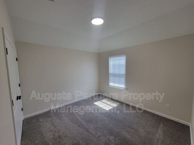Building Photo - 6026 Clifford St