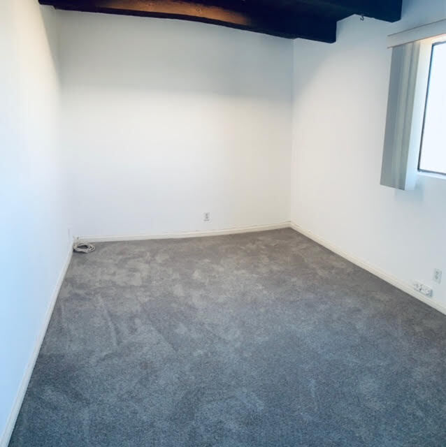 Building Photo - 711 W 35th St