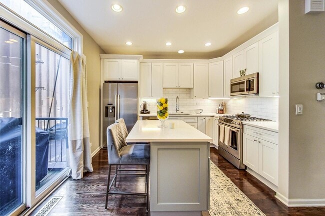 Building Photo - 1351 W Altgeld St