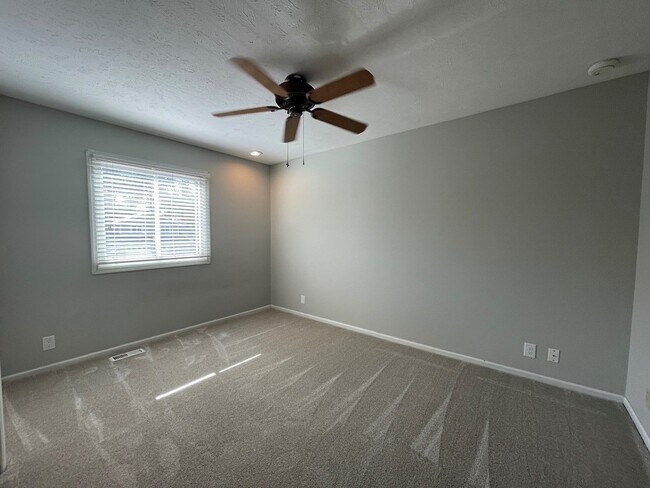 Building Photo - Home For Rent Papillion