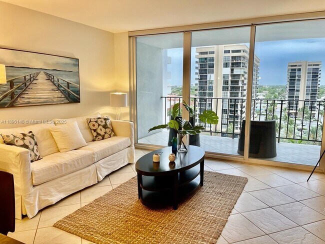Building Photo - 2030 S Ocean Dr