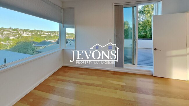 Building Photo - 5BR/4.5BA House in Seattle -- Available Now!