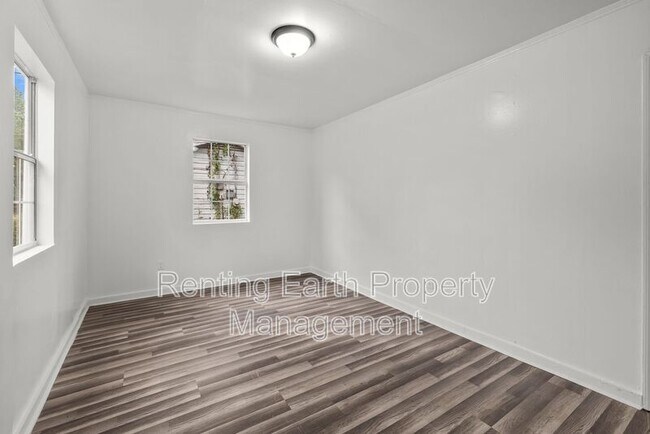 Building Photo - 4010 Vandiver Ct