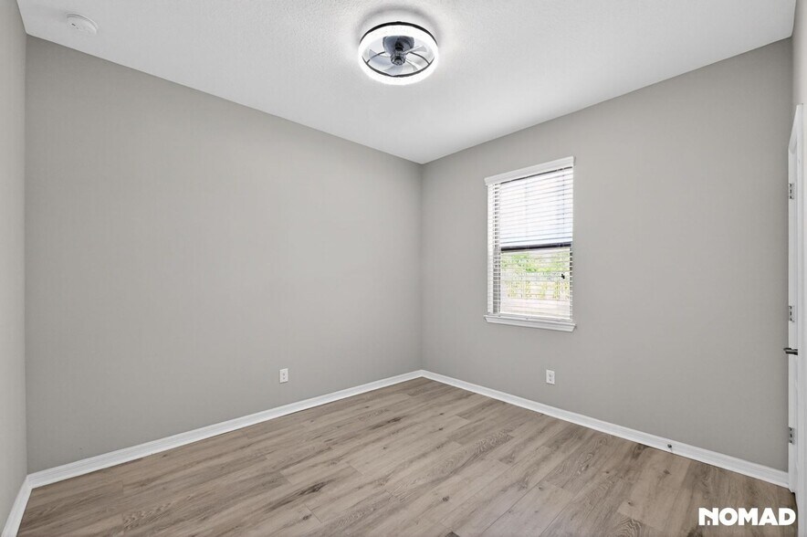 Building Photo - 5332 Fallen Leaf Dr