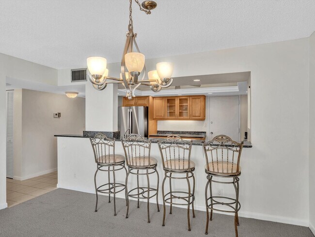 Building Photo - 1150 Hillsboro Mile