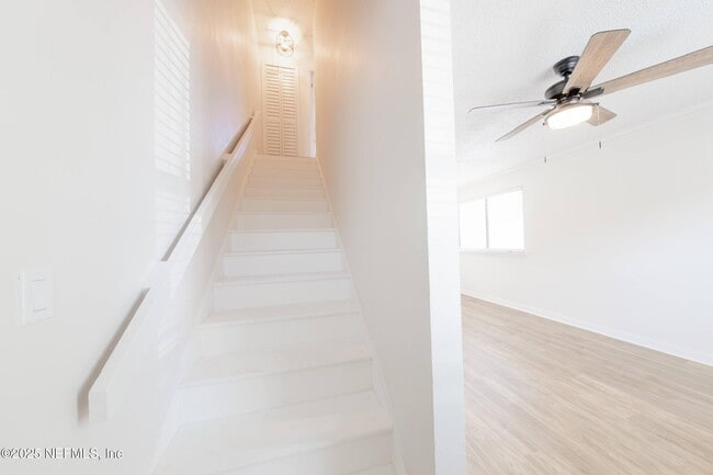 Building Photo - 561 6th St S