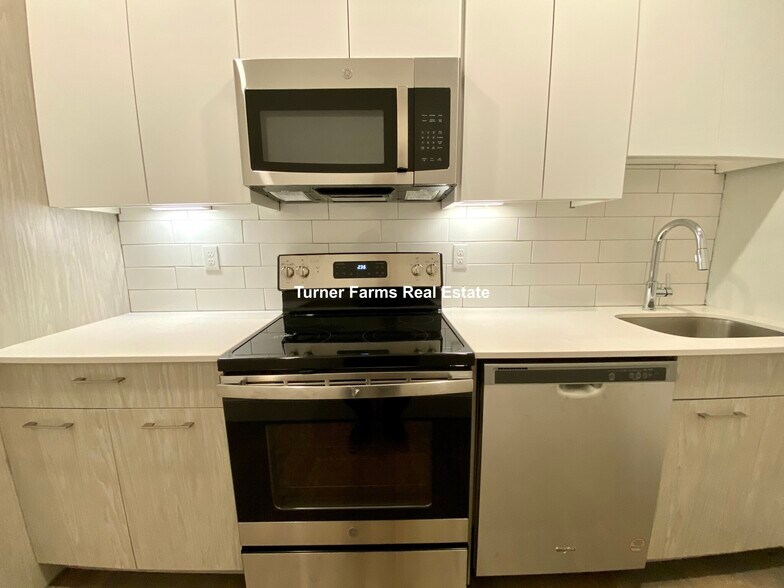 Building Photo - 63 Upland Rd