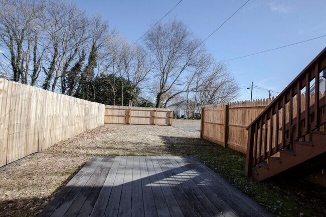 Building Photo - 1405 Charles St