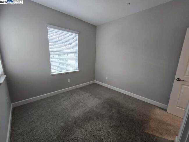 Building Photo - 8553 Waveside Wy