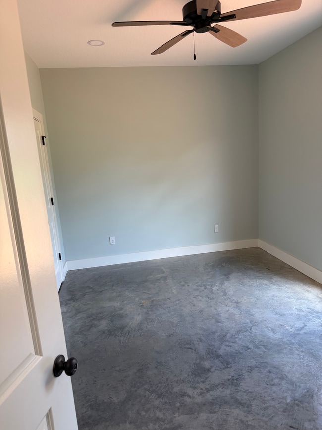 Building Photo - 11 Ladner Ln